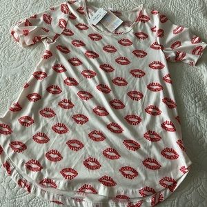 LuLaRoe Kisses & Hugs Shirt size S
